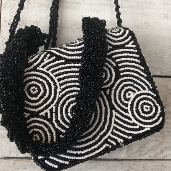 Adorable fully beaded Crossbody miniature bag - Picture 6 of 15